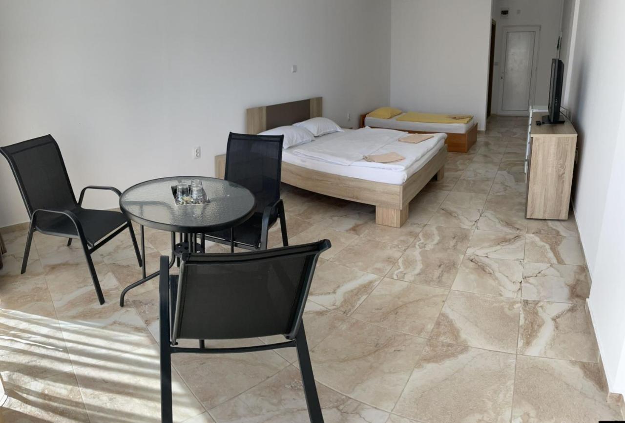 Casa Bellevue Apartment คอสติเนช ภายนอก รูปภาพ